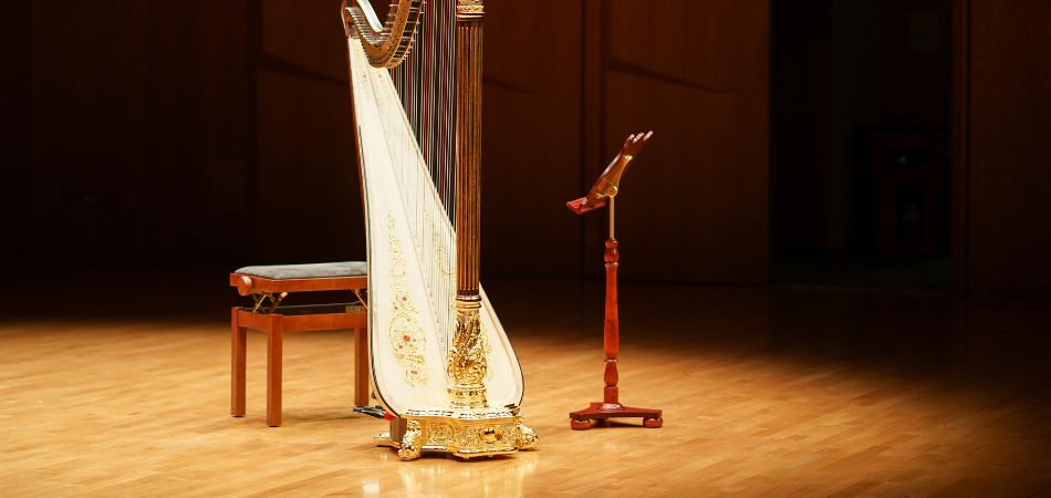 origines de la harpe à pédale