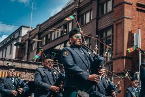 Lire la suite à propos de l’article Cornemuses de parade : la tradition musicale qui enflamme les foules